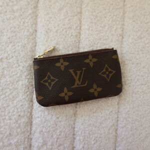 Louis Vuitton Key Pouch – Monogram